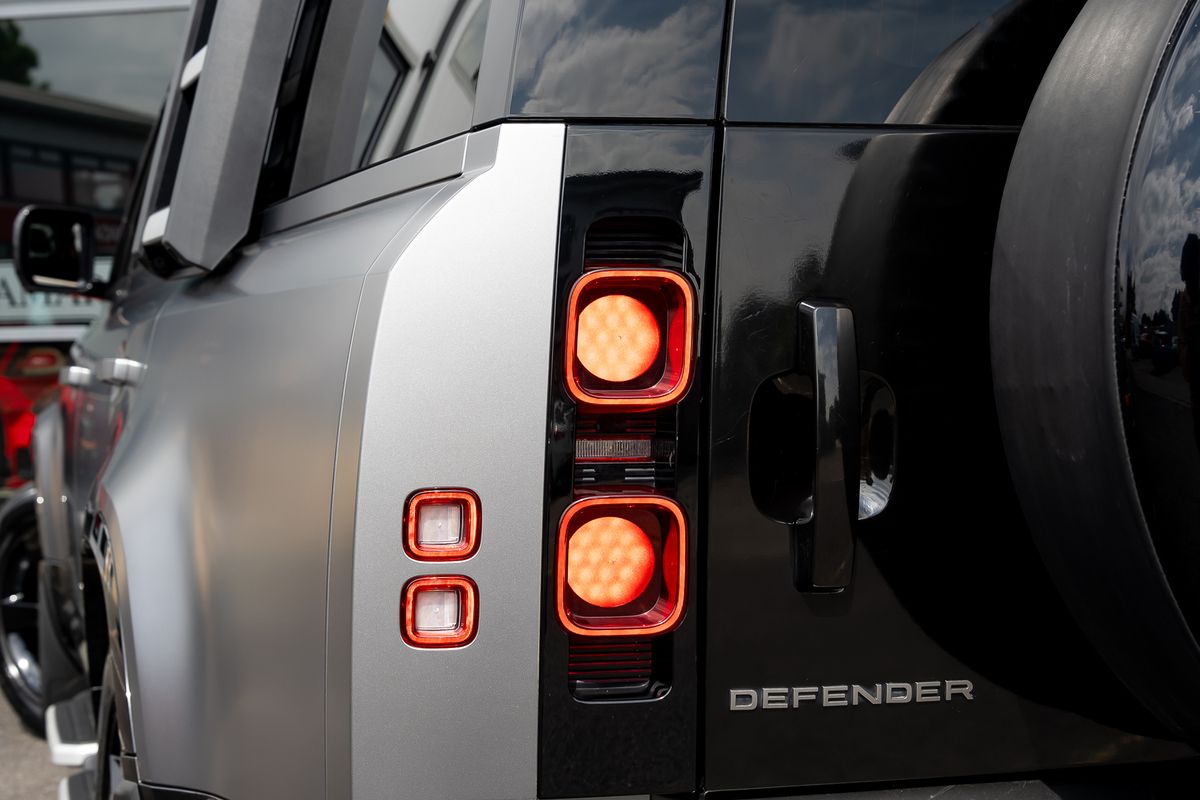 LAND ROVER DEFENDER X-DYNAMIC HSE D MHEV Auto