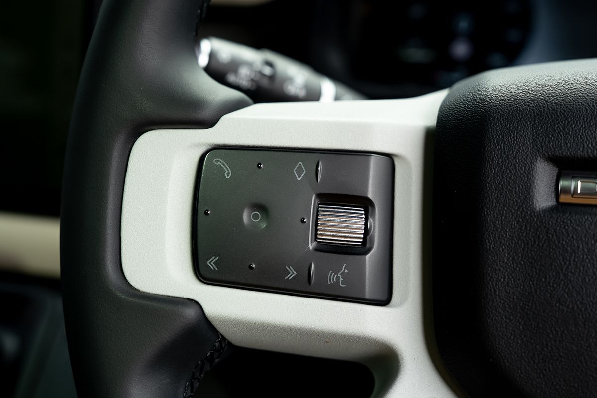 LAND ROVER DEFENDER X-DYNAMIC HSE D MHEV Auto