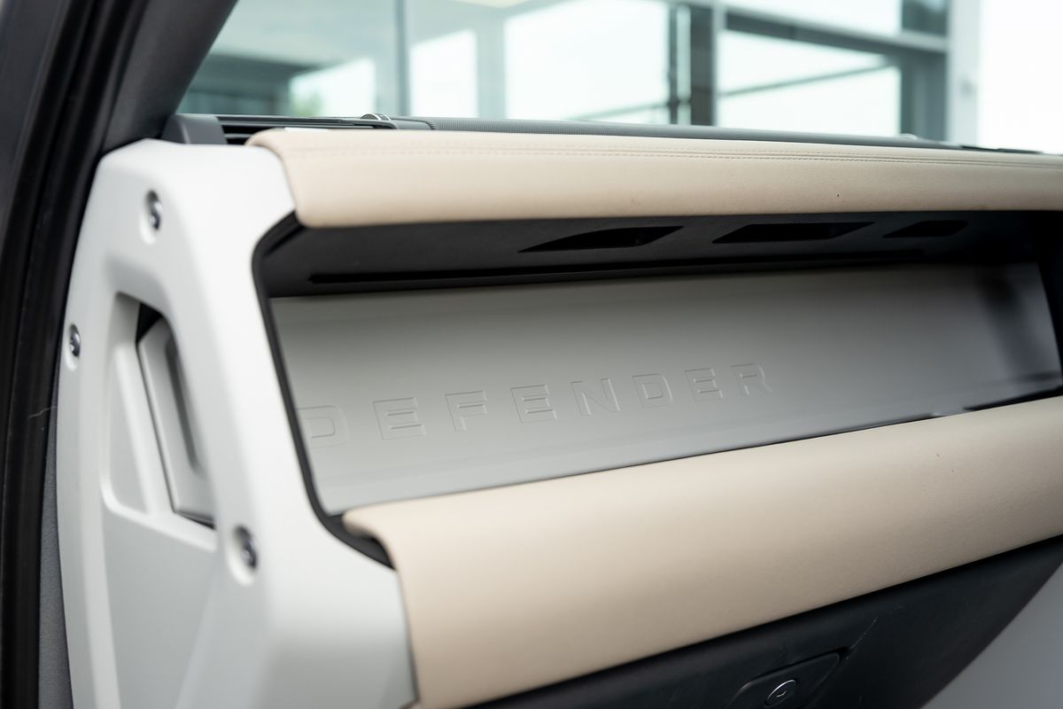 LAND ROVER DEFENDER X-DYNAMIC HSE D MHEV Auto