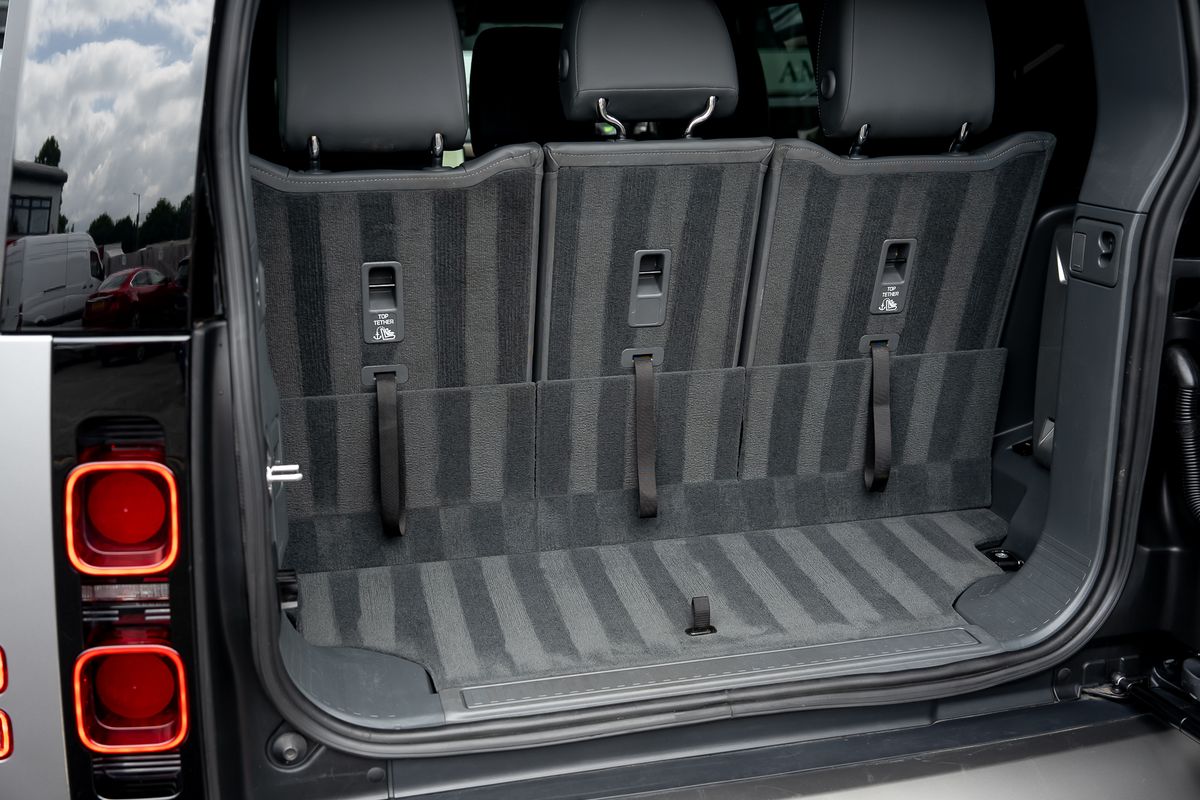 LAND ROVER DEFENDER X-DYNAMIC HSE D MHEV Auto