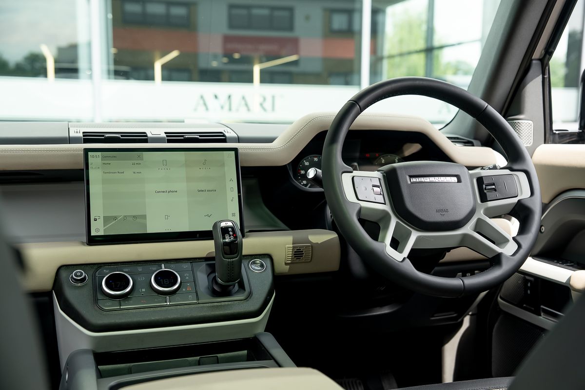 LAND ROVER DEFENDER X-DYNAMIC HSE D MHEV Auto