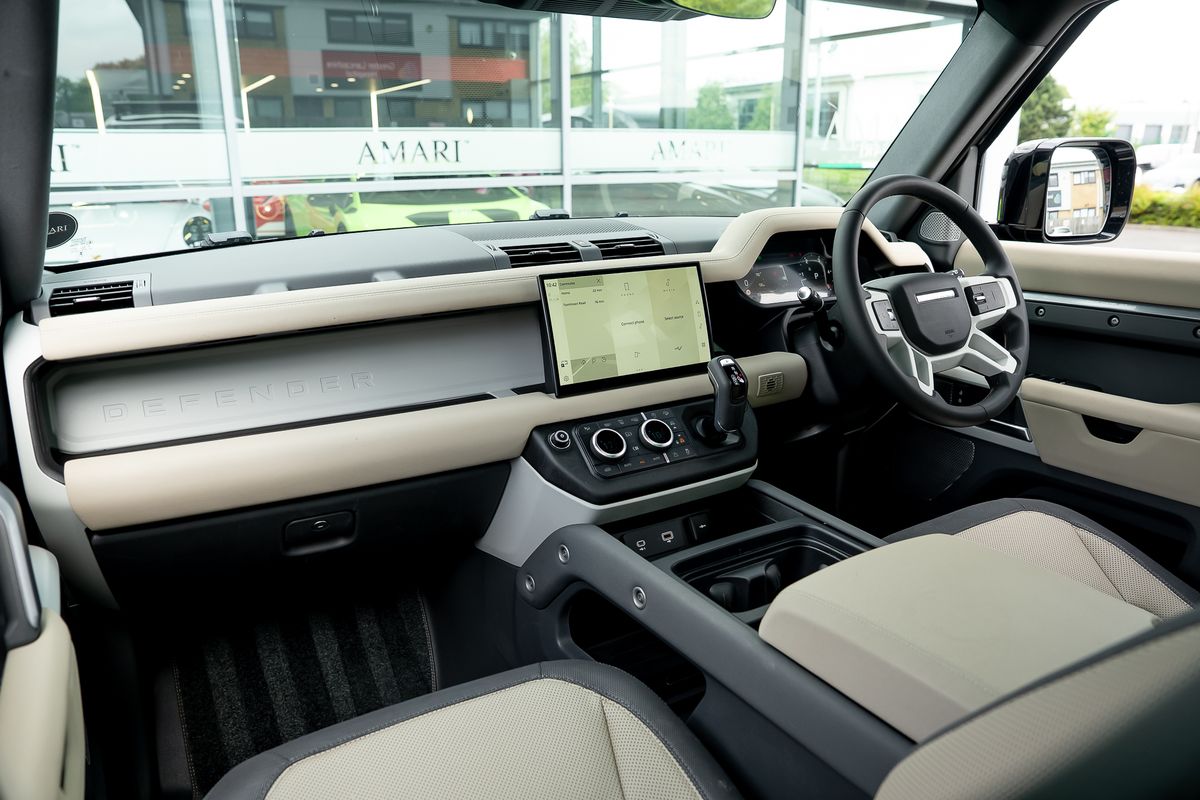 LAND ROVER DEFENDER X-DYNAMIC HSE D MHEV Auto