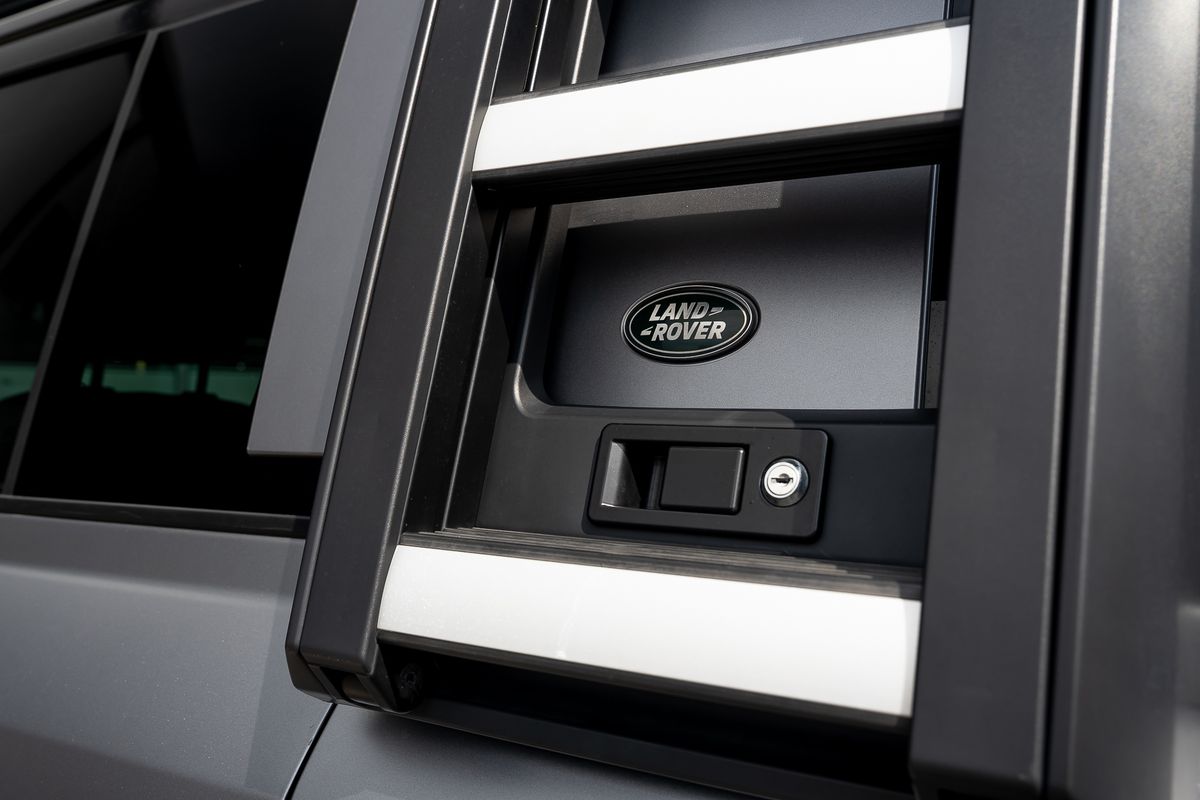 LAND ROVER DEFENDER X-DYNAMIC HSE D MHEV Auto