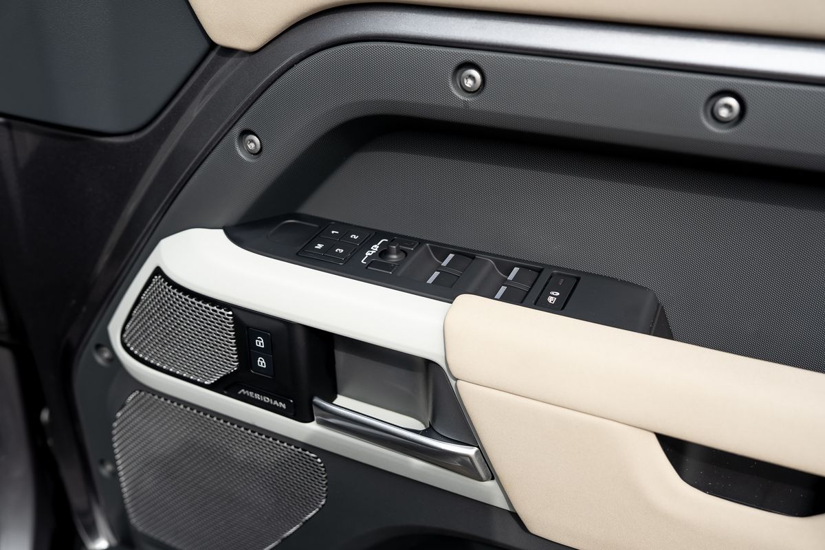 LAND ROVER DEFENDER X-DYNAMIC HSE D MHEV Auto