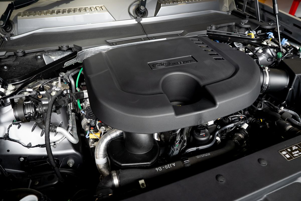 LAND ROVER DEFENDER X-DYNAMIC HSE D MHEV Auto