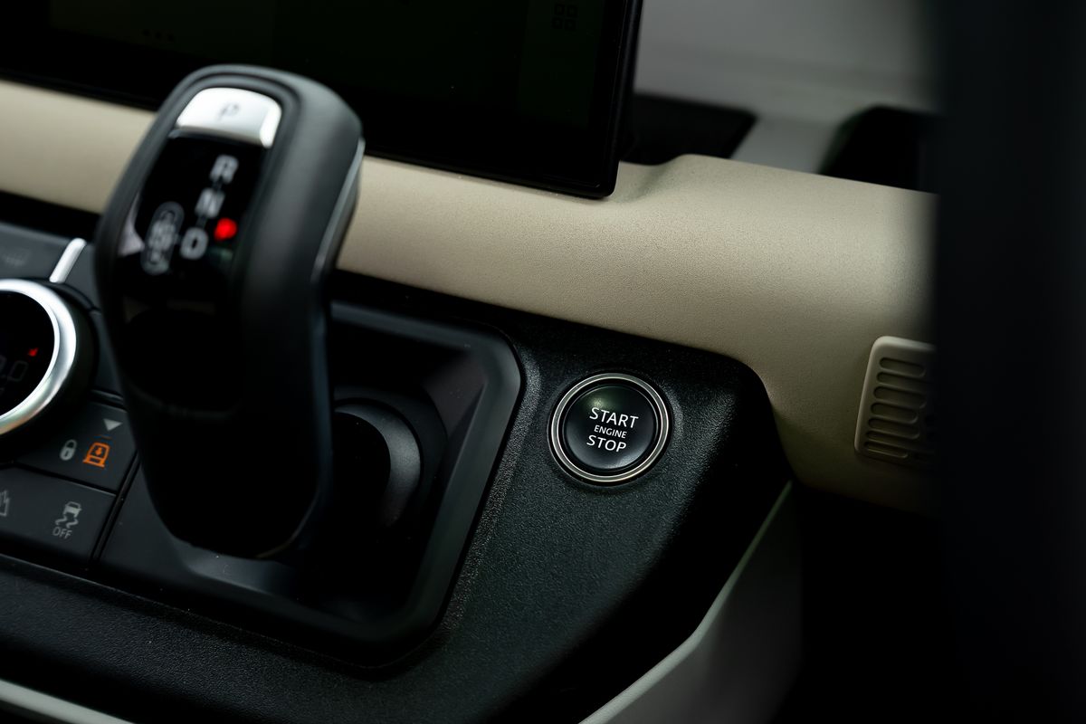 LAND ROVER DEFENDER X-DYNAMIC HSE D MHEV Auto