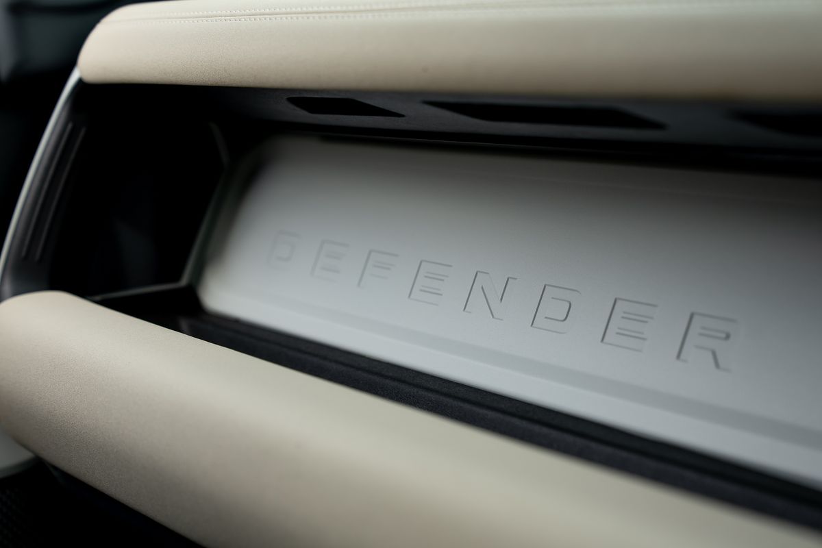 LAND ROVER DEFENDER X-DYNAMIC HSE D MHEV Auto