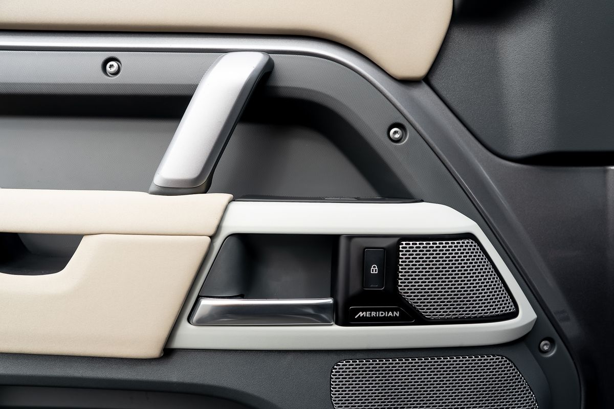 LAND ROVER DEFENDER X-DYNAMIC HSE D MHEV Auto