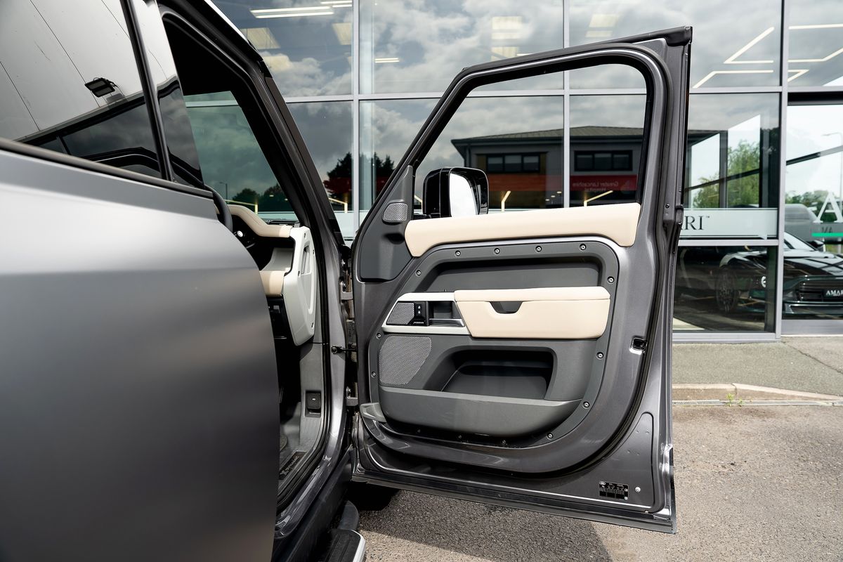 LAND ROVER DEFENDER X-DYNAMIC HSE D MHEV Auto