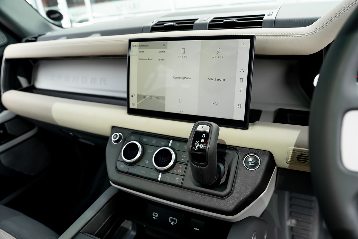 LAND ROVER DEFENDER X-DYNAMIC HSE D MHEV Auto