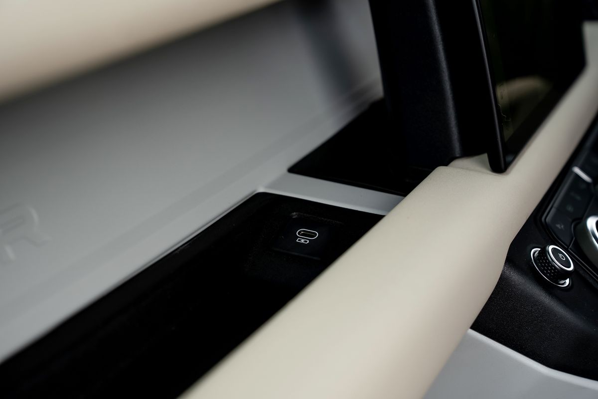 LAND ROVER DEFENDER X-DYNAMIC HSE D MHEV Auto