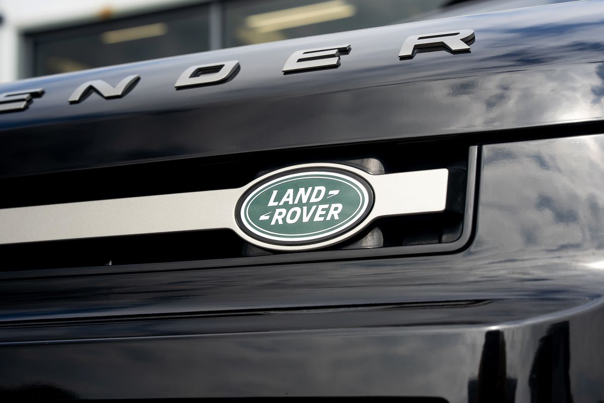 LAND ROVER DEFENDER X-DYNAMIC HSE D MHEV Auto