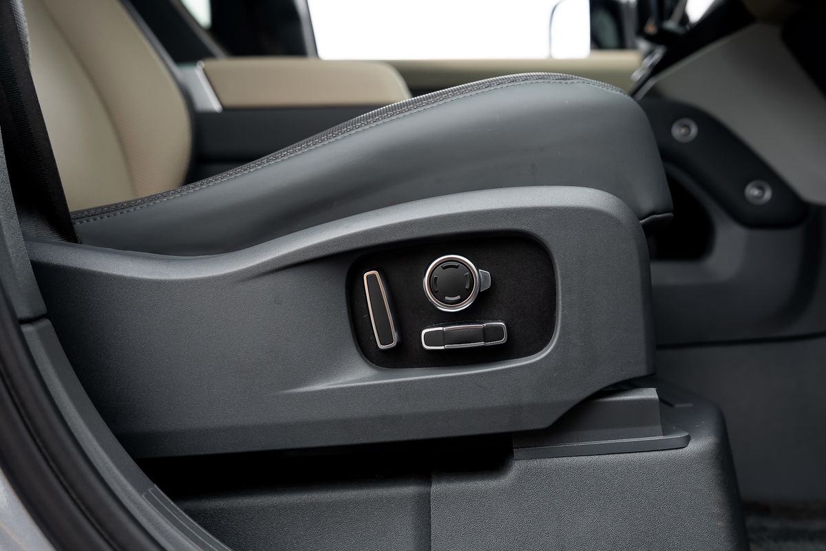 LAND ROVER DEFENDER X-DYNAMIC HSE D MHEV Auto