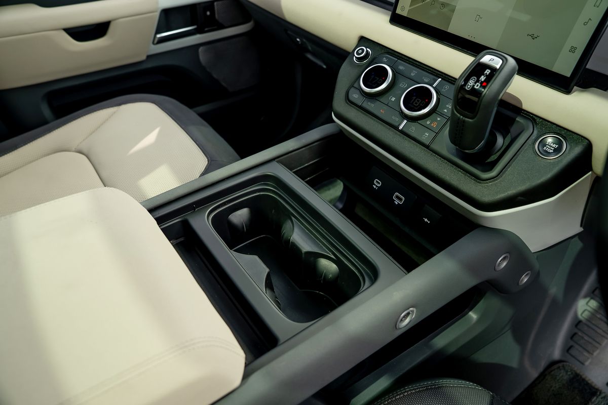 LAND ROVER DEFENDER X-DYNAMIC HSE D MHEV Auto