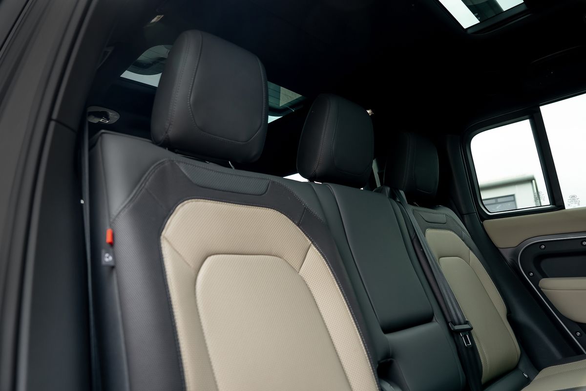 LAND ROVER DEFENDER X-DYNAMIC HSE D MHEV Auto