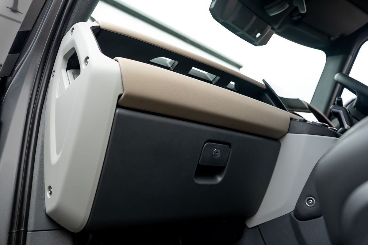 LAND ROVER DEFENDER X-DYNAMIC HSE D MHEV Auto