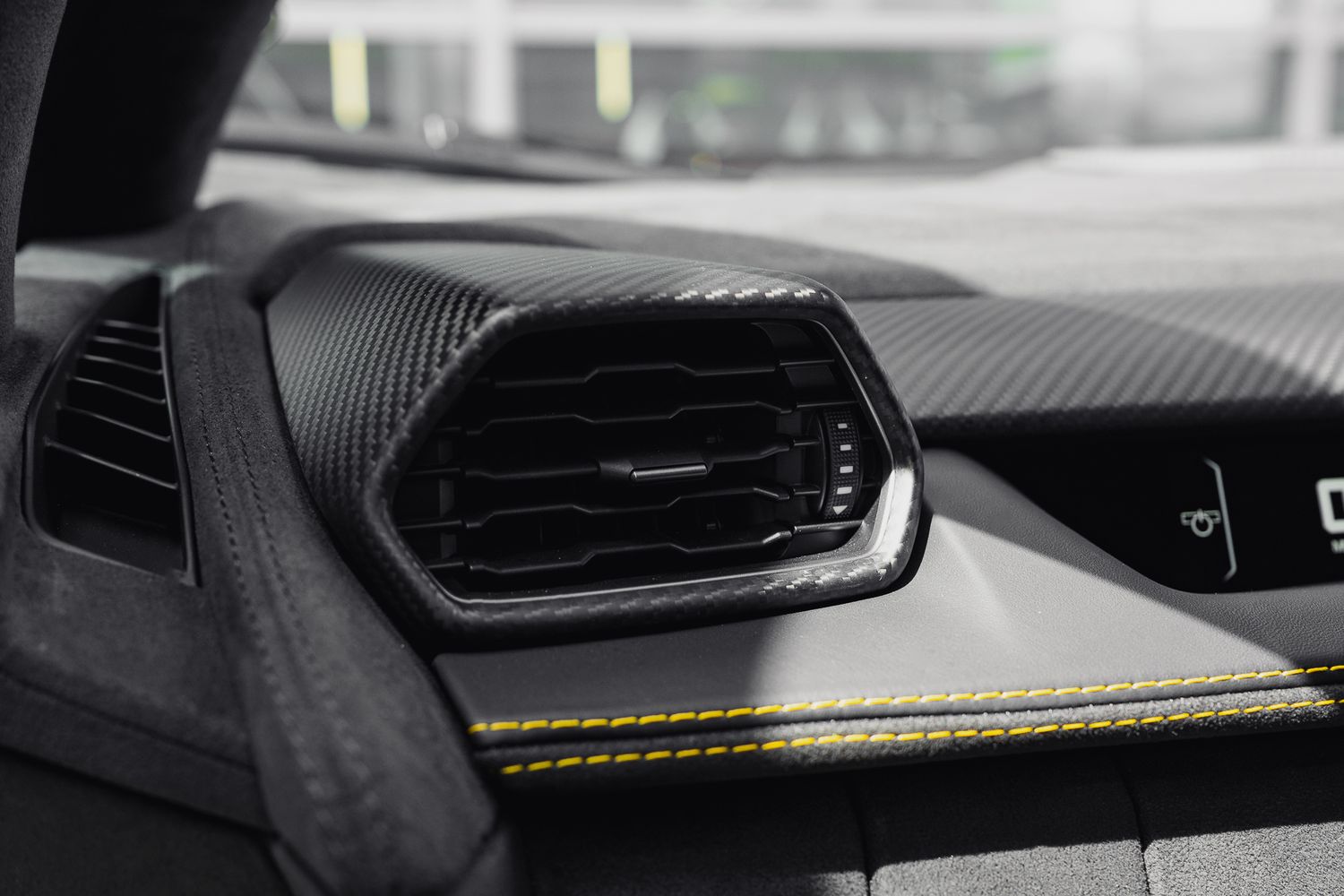 LAMBORGHINI REVUELTO PHEV S-A V12