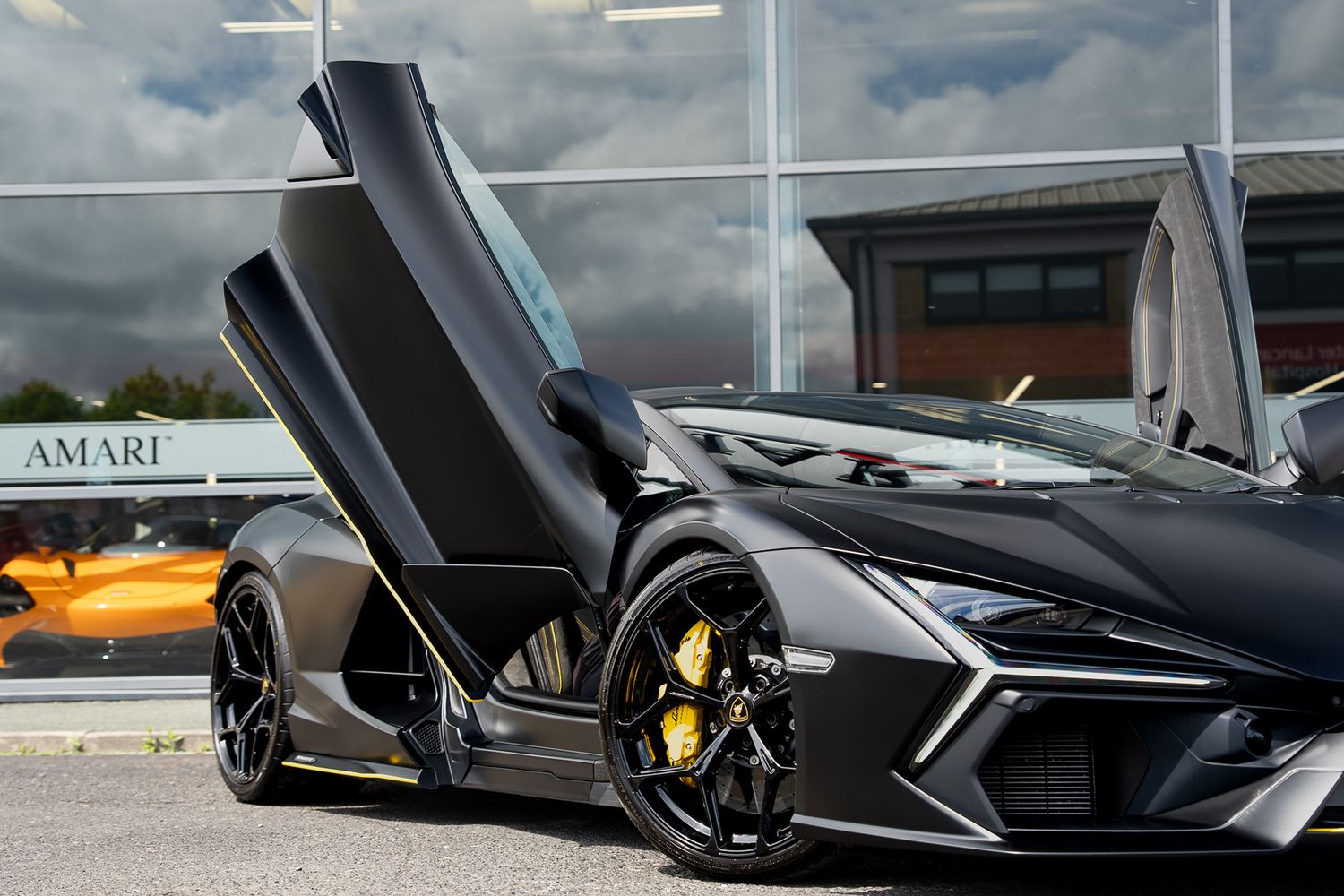 LAMBORGHINI REVUELTO PHEV S-A V12