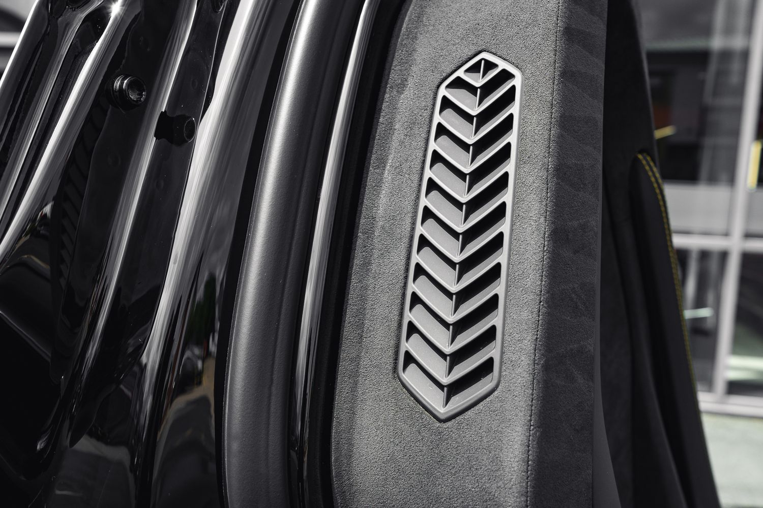 LAMBORGHINI REVUELTO PHEV S-A V12