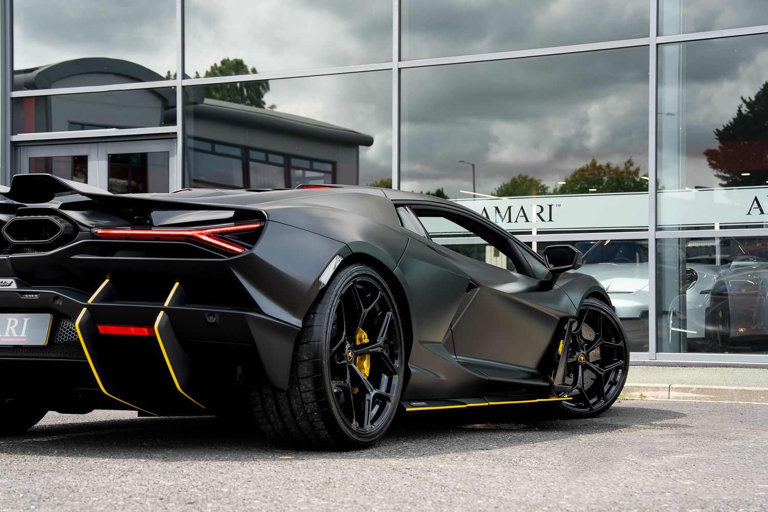 LAMBORGHINI REVUELTO PHEV S-A V12