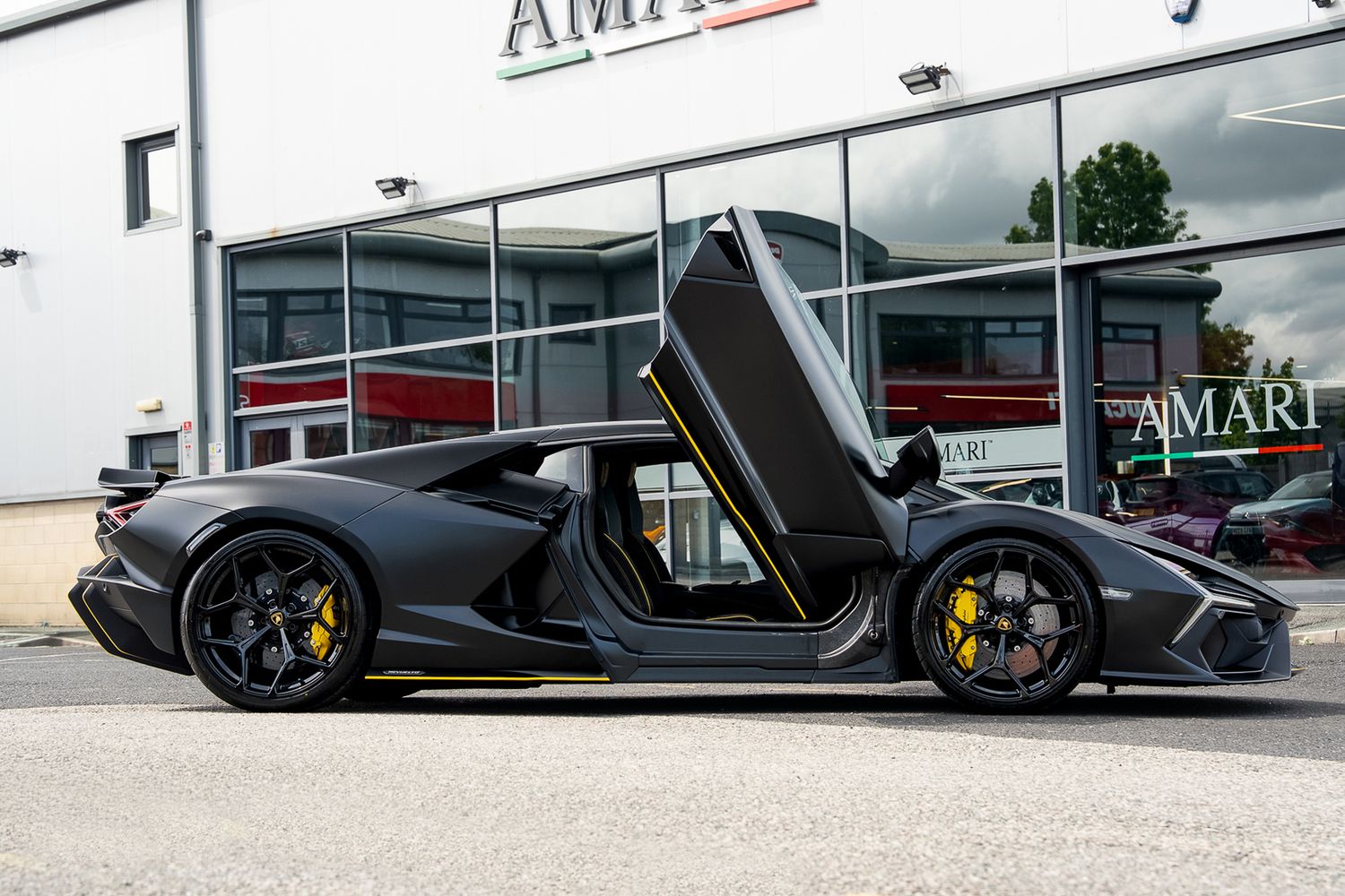 LAMBORGHINI REVUELTO PHEV S-A V12
