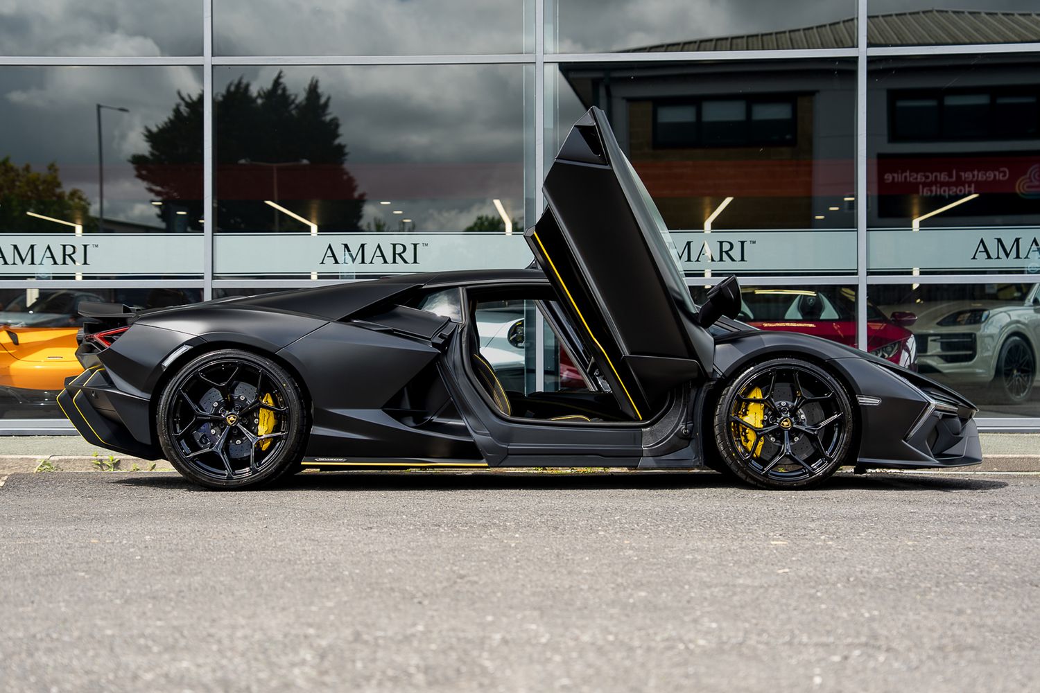 LAMBORGHINI REVUELTO PHEV S-A V12