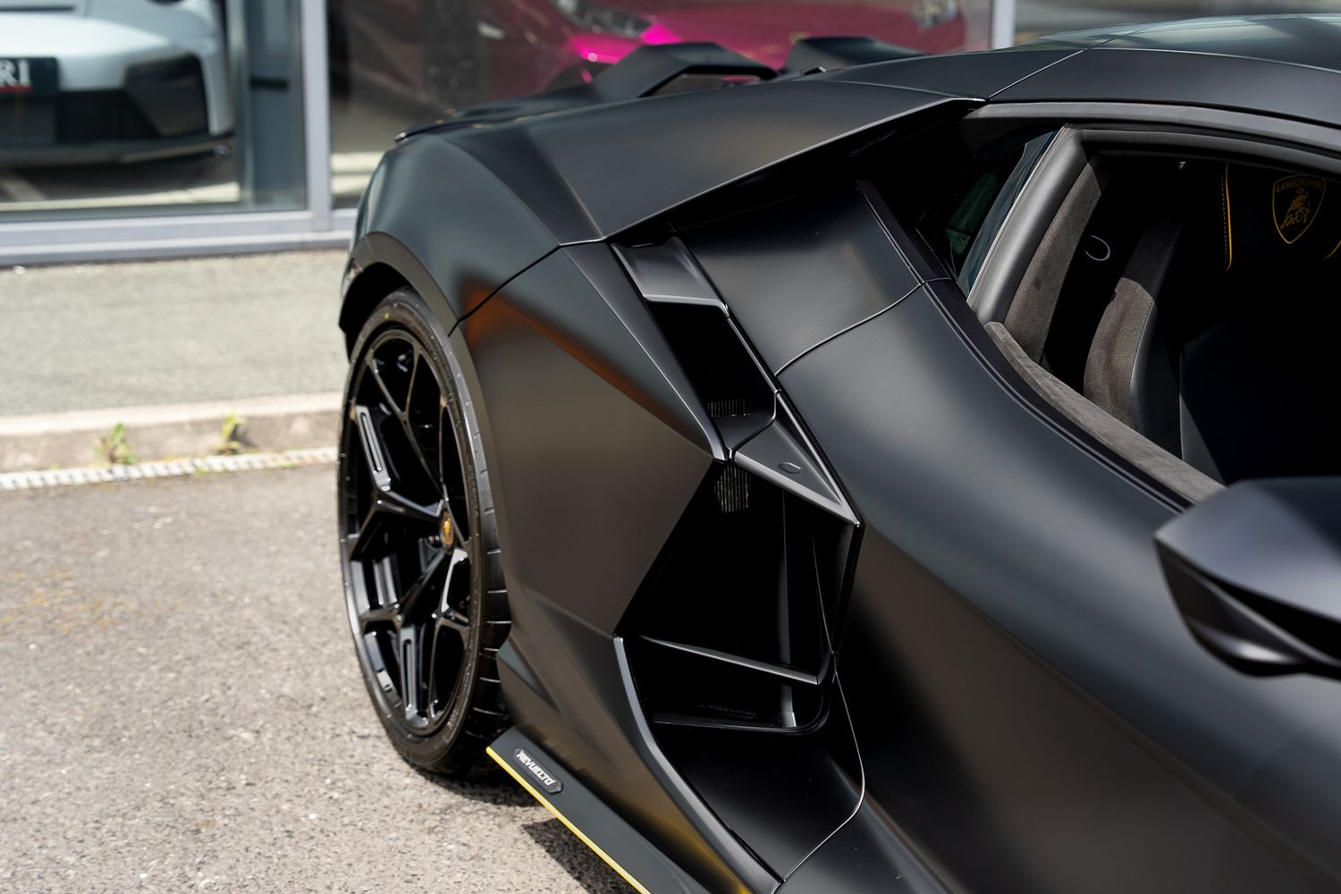 LAMBORGHINI REVUELTO PHEV S-A V12