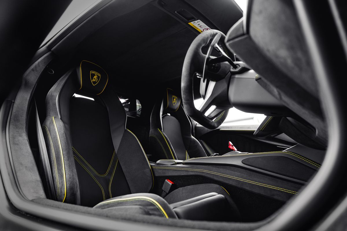 LAMBORGHINI REVUELTO PHEV S-A V12