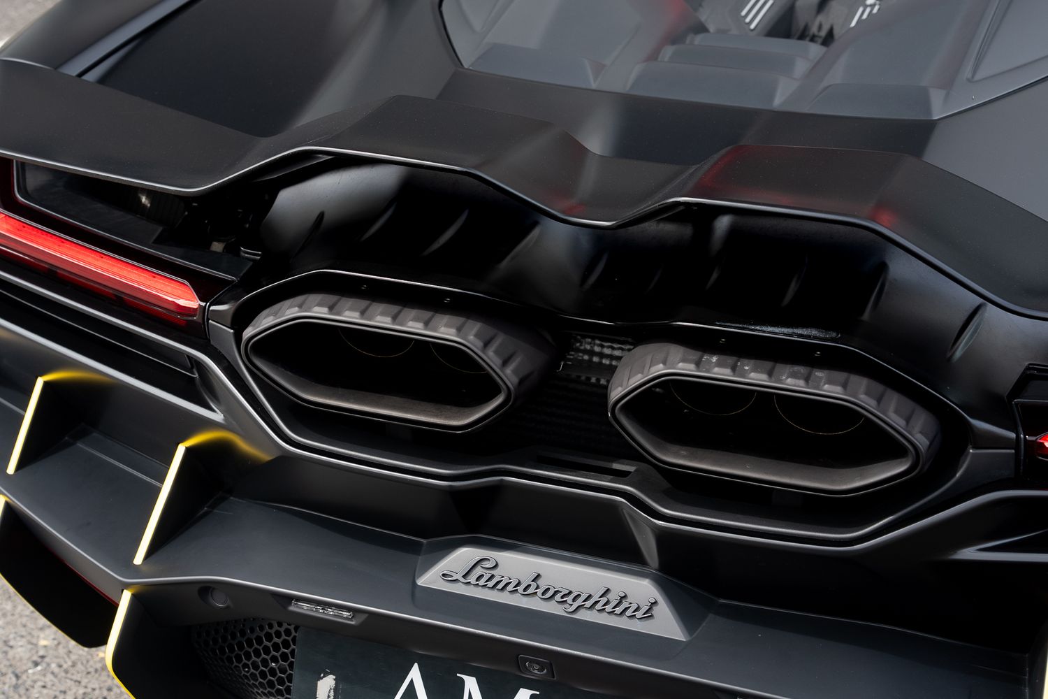 LAMBORGHINI REVUELTO PHEV S-A V12