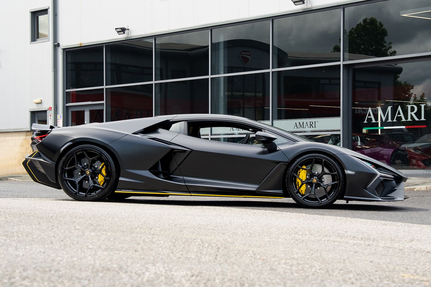 LAMBORGHINI REVUELTO PHEV S-A V12