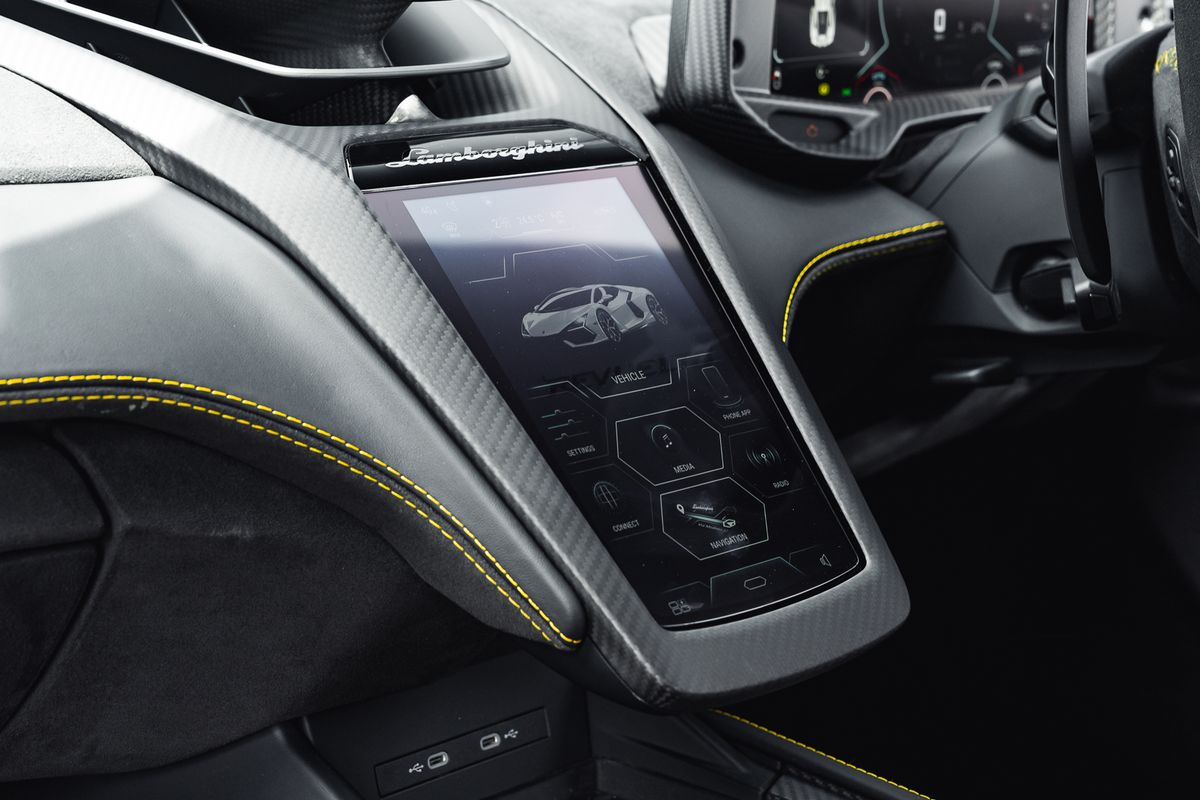 LAMBORGHINI REVUELTO PHEV S-A V12