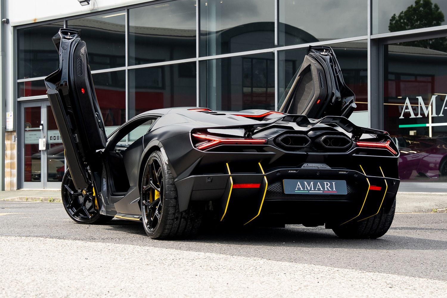 LAMBORGHINI REVUELTO PHEV S-A V12
