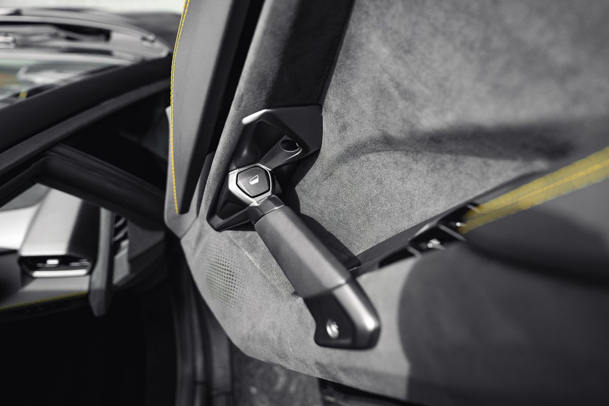 LAMBORGHINI REVUELTO PHEV S-A V12