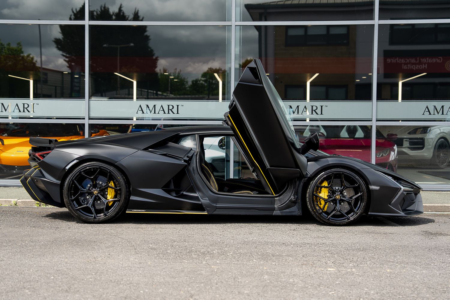 LAMBORGHINI REVUELTO PHEV S-A V12