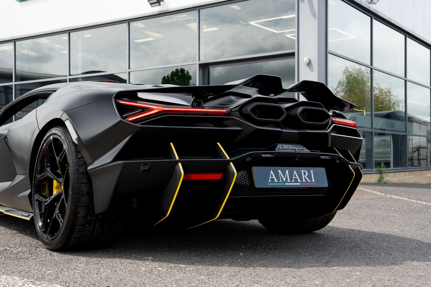 LAMBORGHINI REVUELTO PHEV S-A V12