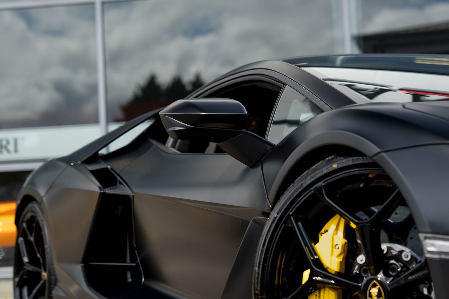 LAMBORGHINI REVUELTO PHEV S-A V12