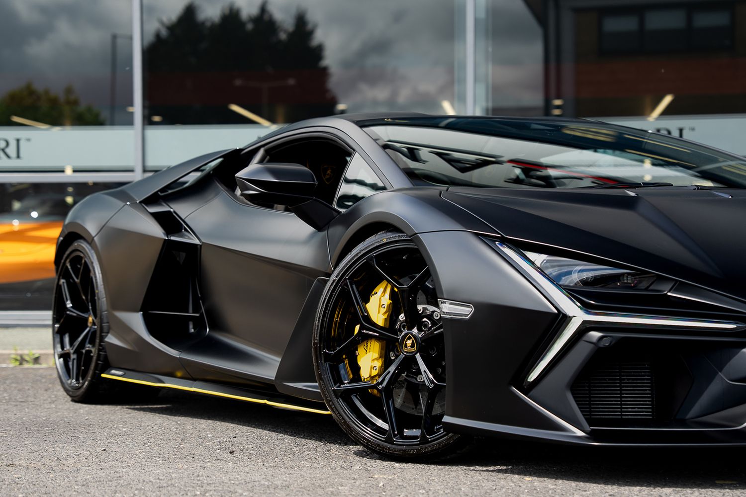 LAMBORGHINI REVUELTO PHEV S-A V12