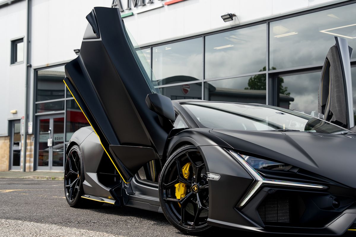 LAMBORGHINI REVUELTO PHEV S-A V12