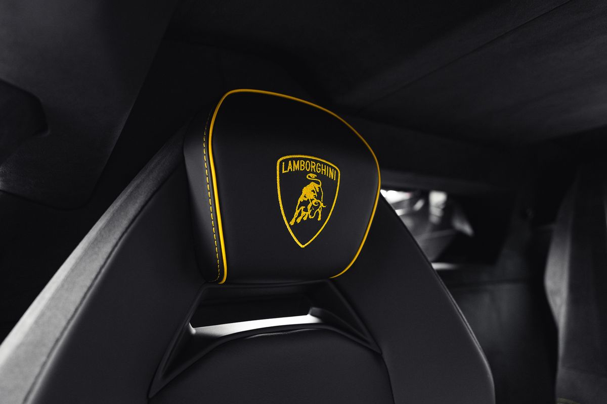 LAMBORGHINI REVUELTO PHEV S-A V12