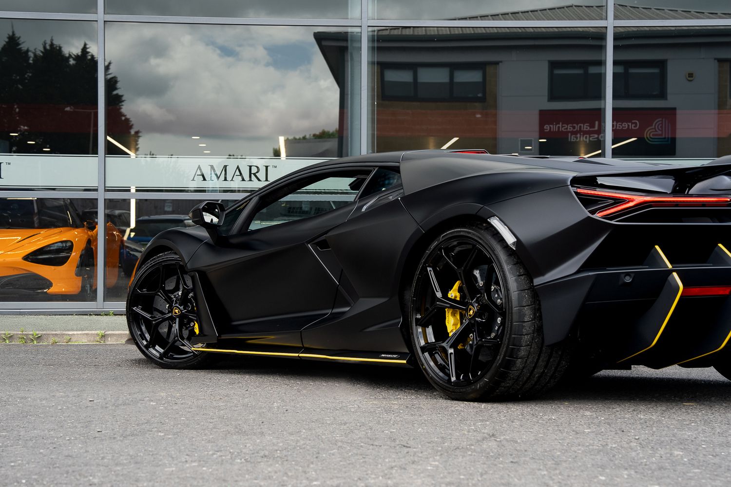 LAMBORGHINI REVUELTO PHEV S-A V12