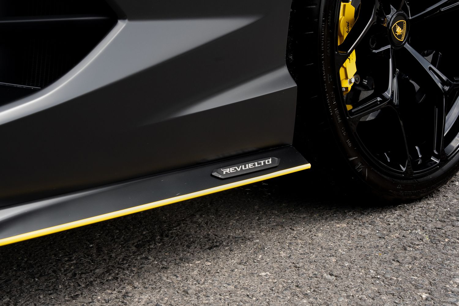 LAMBORGHINI REVUELTO PHEV S-A V12