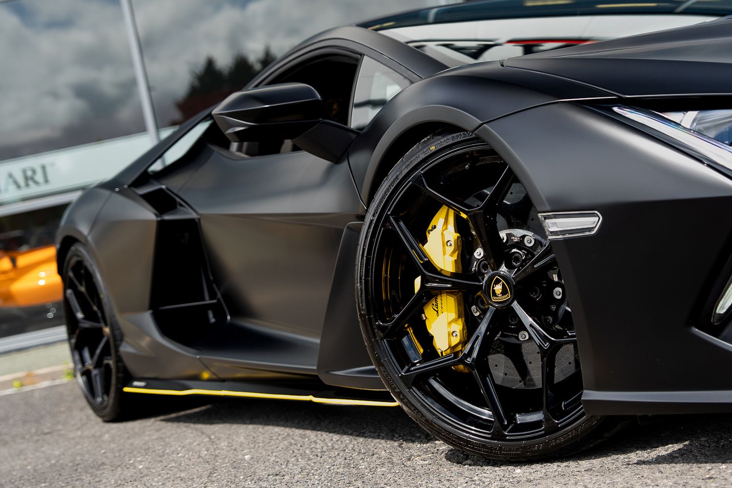 LAMBORGHINI REVUELTO PHEV S-A V12