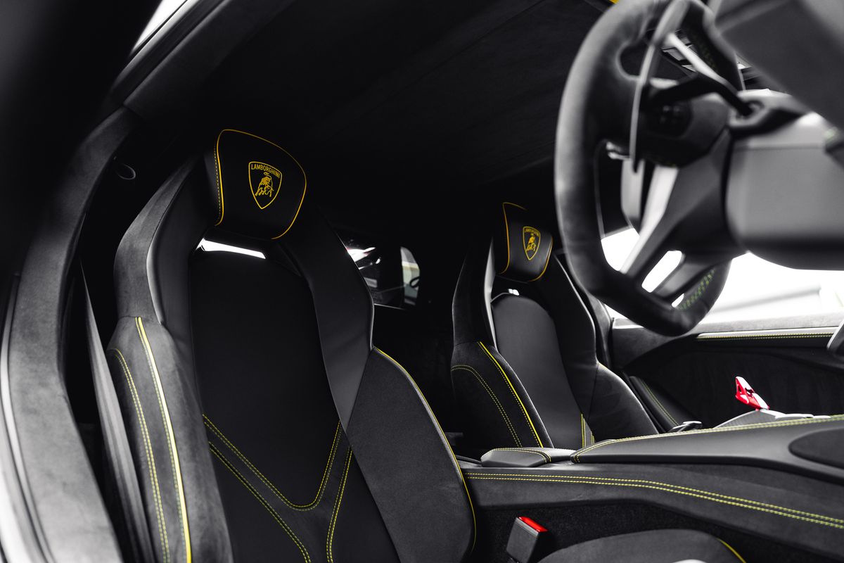 LAMBORGHINI REVUELTO PHEV S-A V12