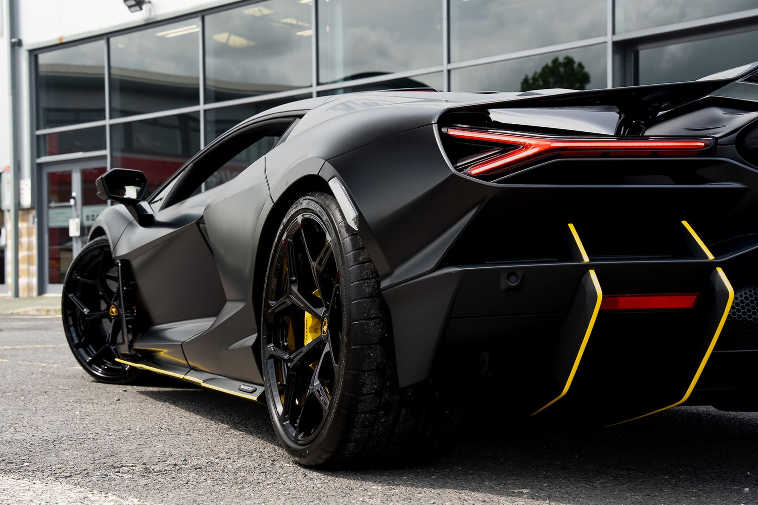 LAMBORGHINI REVUELTO PHEV S-A V12