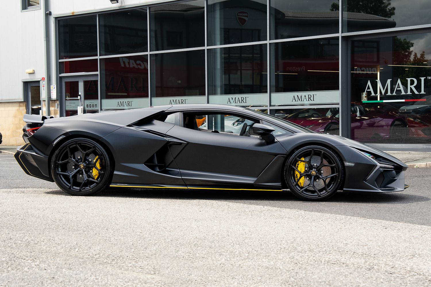 LAMBORGHINI REVUELTO PHEV S-A V12