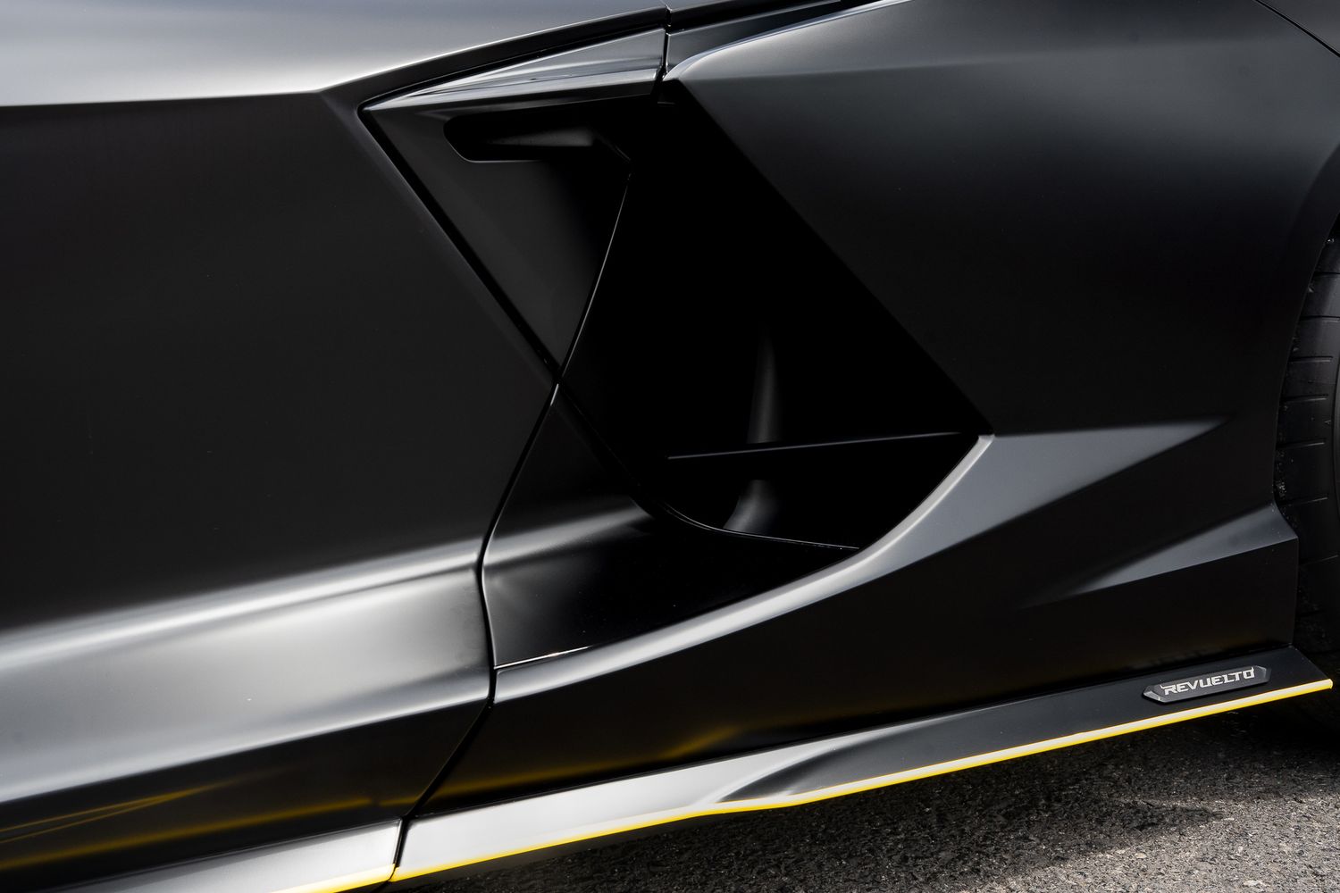 LAMBORGHINI REVUELTO PHEV S-A V12
