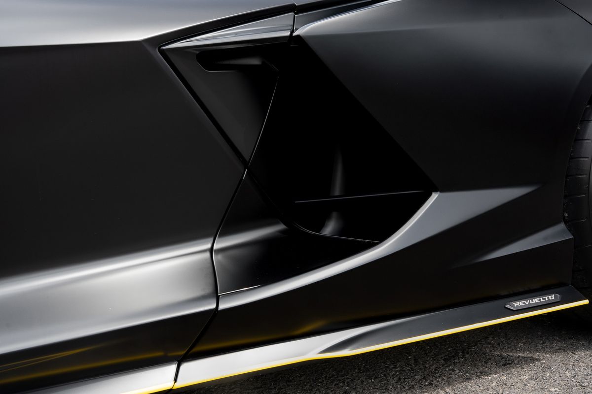 LAMBORGHINI REVUELTO PHEV S-A V12
