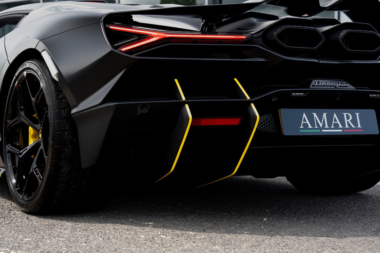 LAMBORGHINI REVUELTO PHEV S-A V12