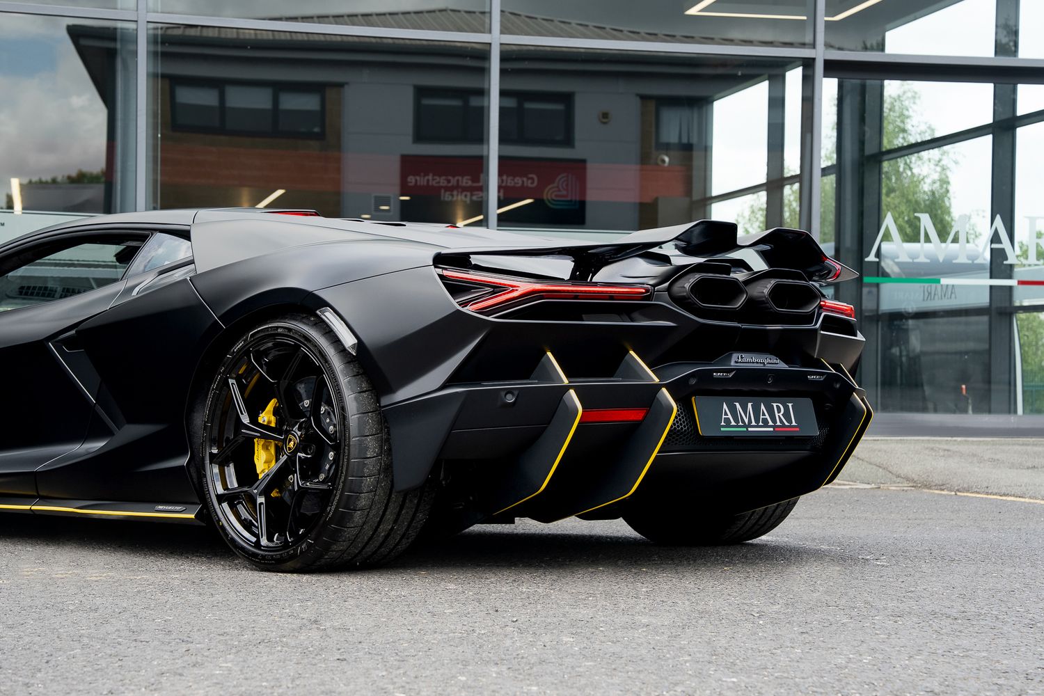 LAMBORGHINI REVUELTO PHEV S-A V12