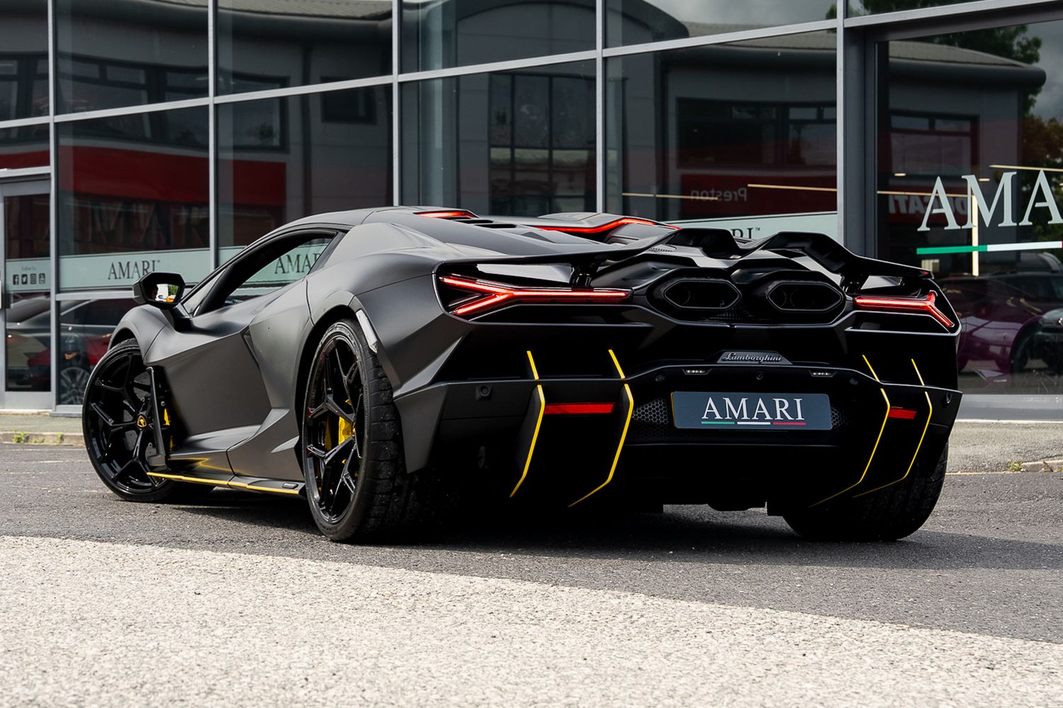 LAMBORGHINI REVUELTO PHEV S-A V12